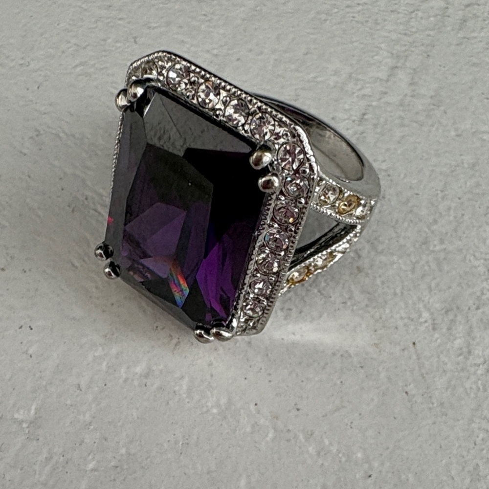Elegant Purple and Silver Women's Ring